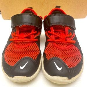 Boys Nike gym shoes size 10.5